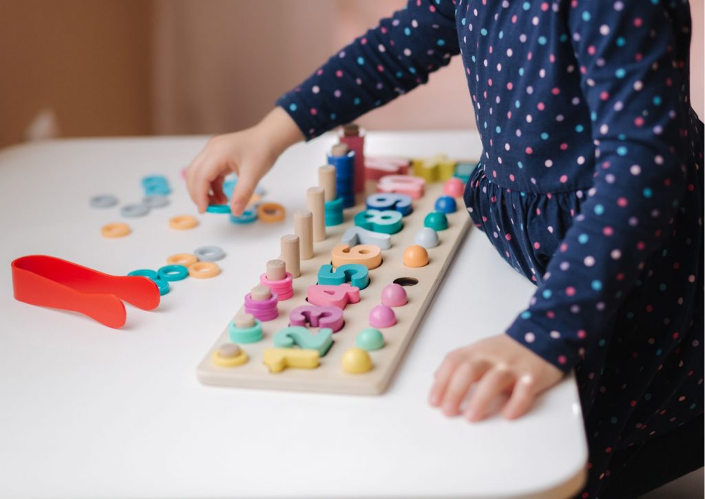 Enfant qui joue crédit photo Canva Pro