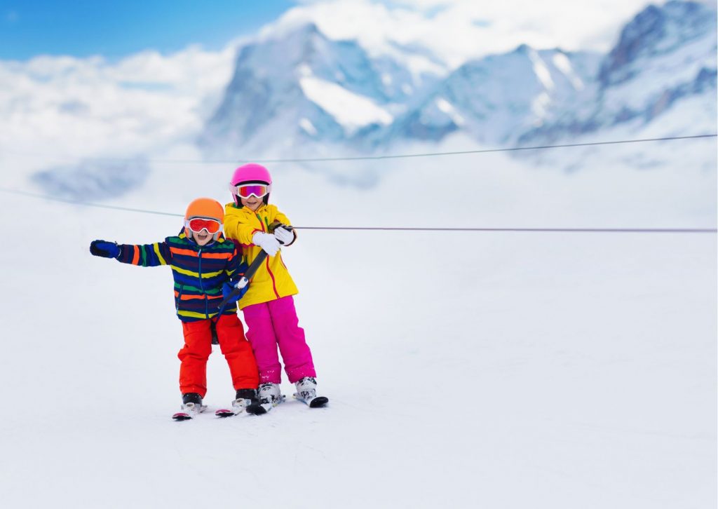 sports de glisse ski pour enfants Canva Pro aventure montagne