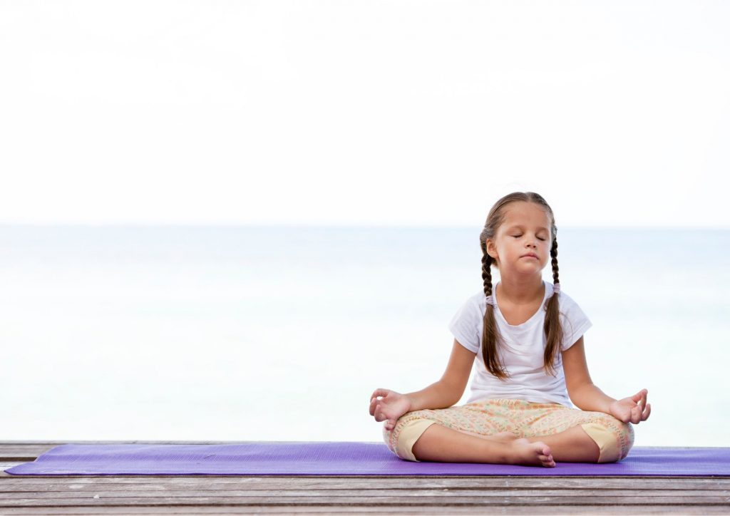 méditation enfants en extérieur