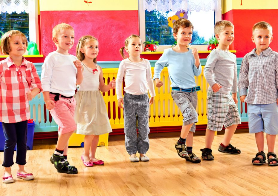 Quelles Comptines Et Chansons Pour Apprendre En S Amusant Hello Merlin