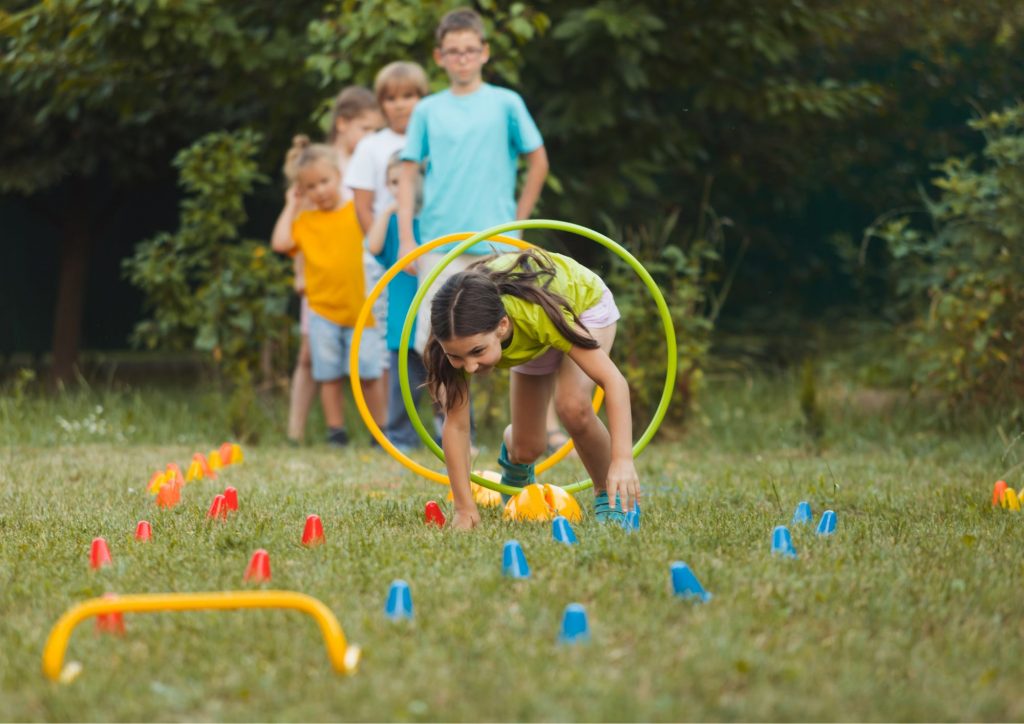 enfants jouant en plein air alternative aux écrans