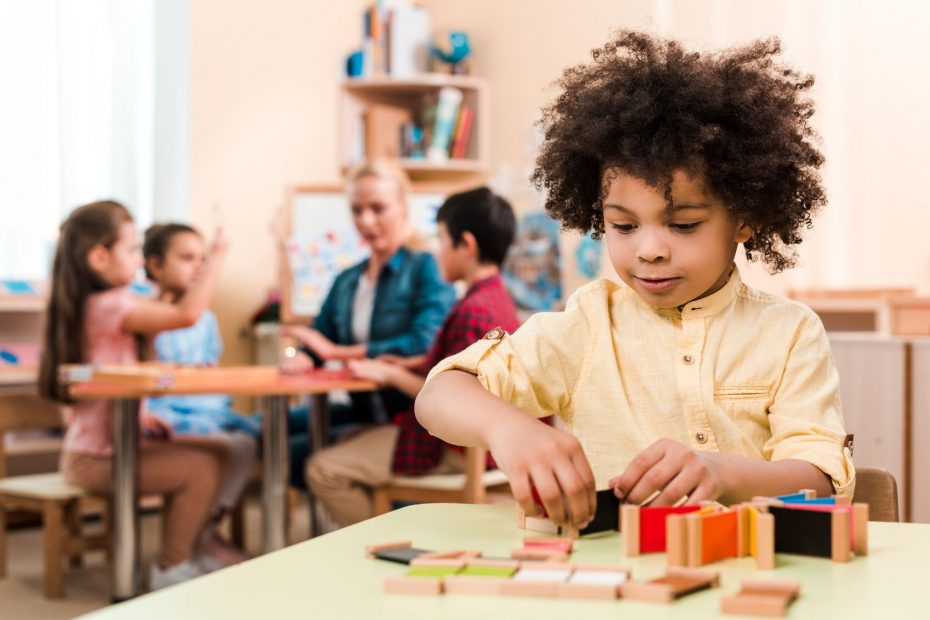 Cube d'activité en bois jouet Montessori jouets pour bébé âge préscolaire 2