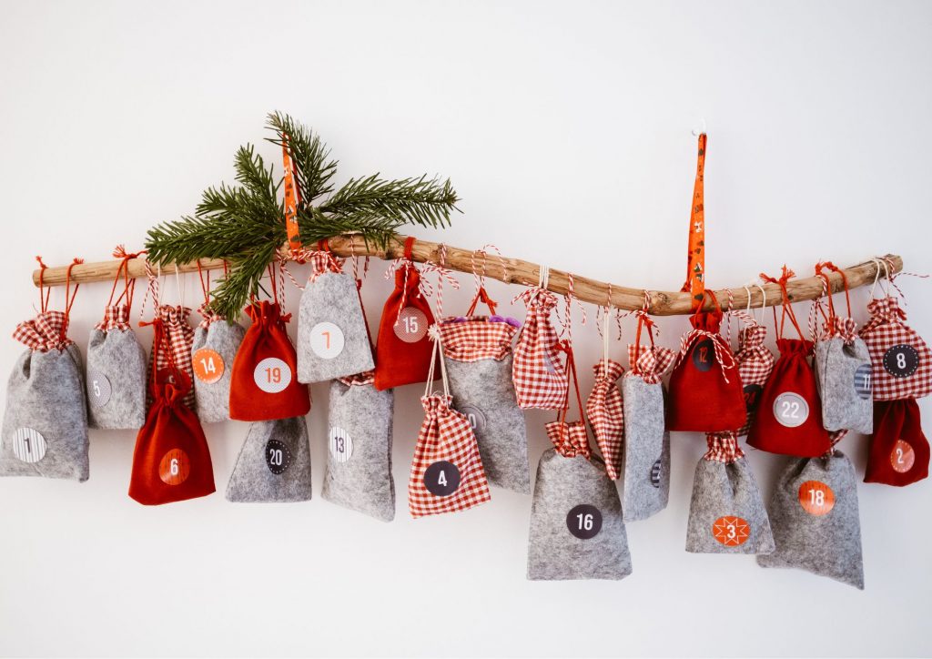 calendrier de l'Avent avec des sachets en tissu DIY