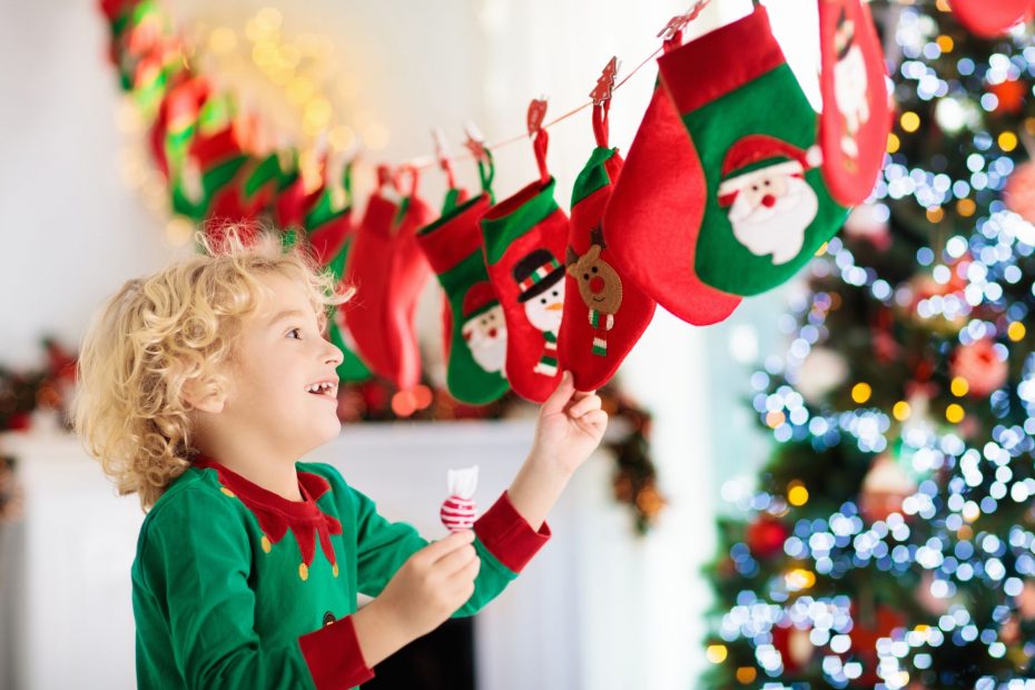 enfant et calendrier de l'Avent