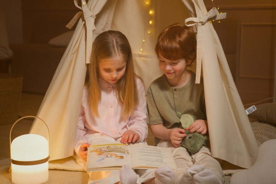 Cabane intérieure : lit, tipi, tente, le plein d'idées pour aménager une  chambre d'enfant - Hello Merlin