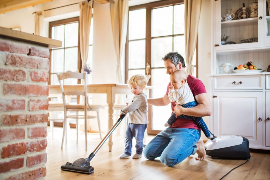 tâches ménagères en famille