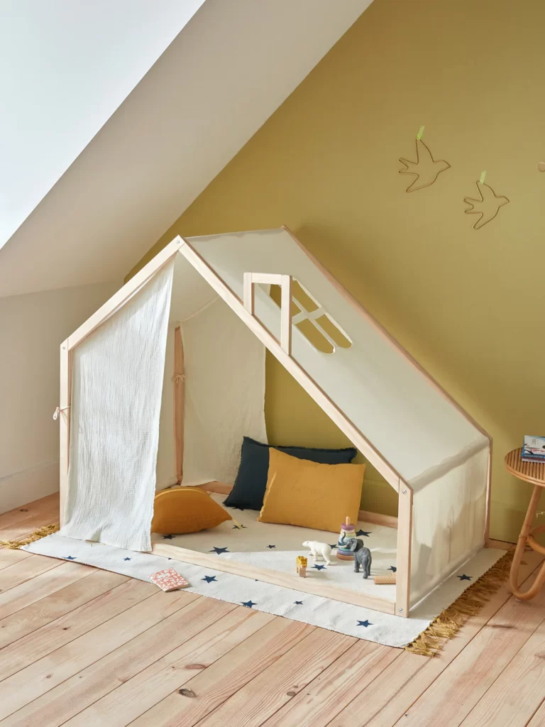 Cabane intérieure : lit, tipi, tente, le plein d'idées pour