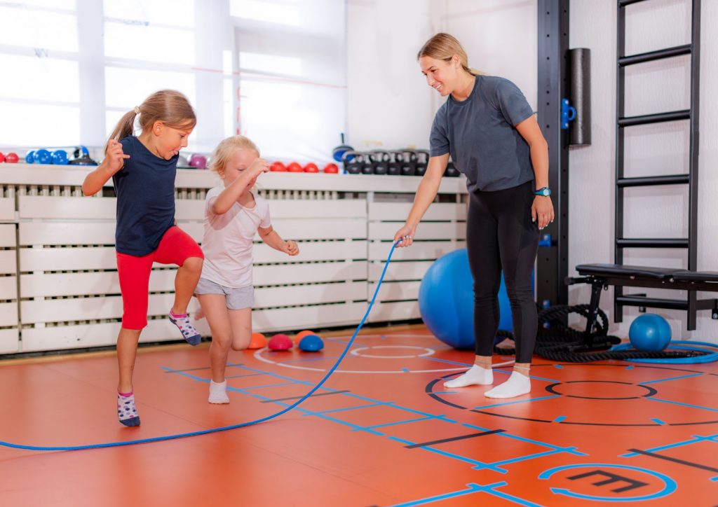 développement moteur de l'enfant sauter et courir