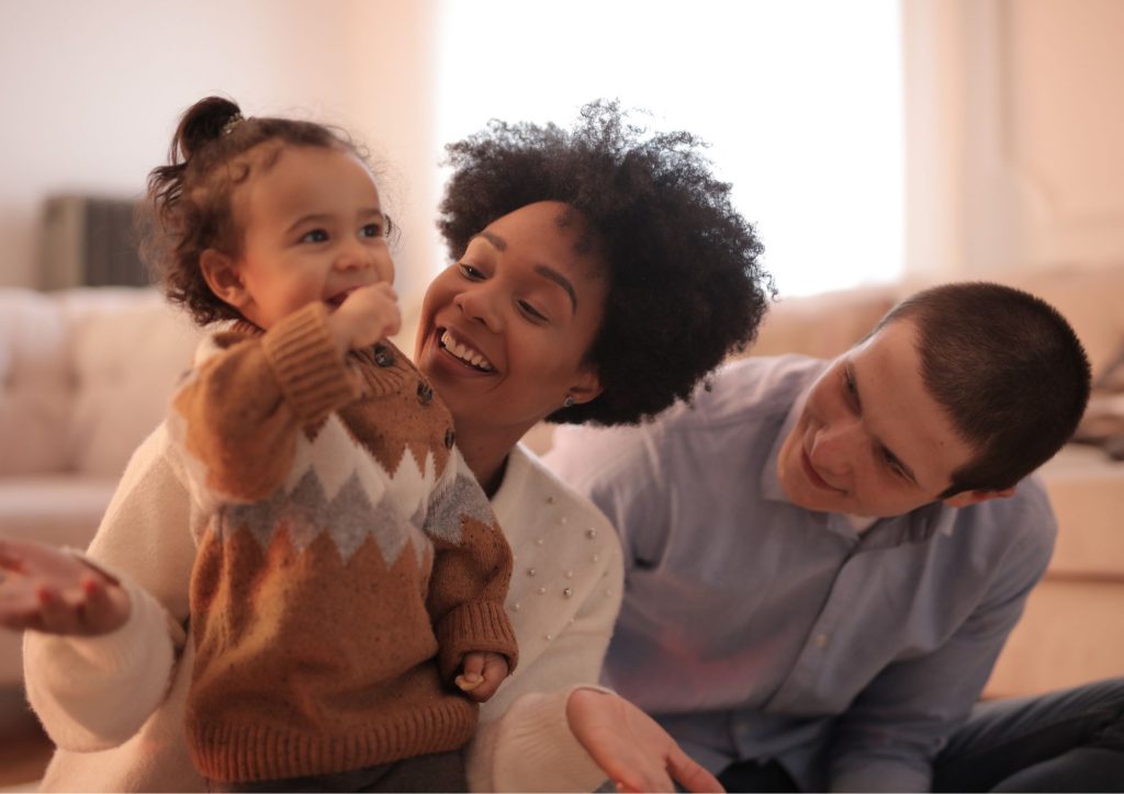 rire et obéir en famille