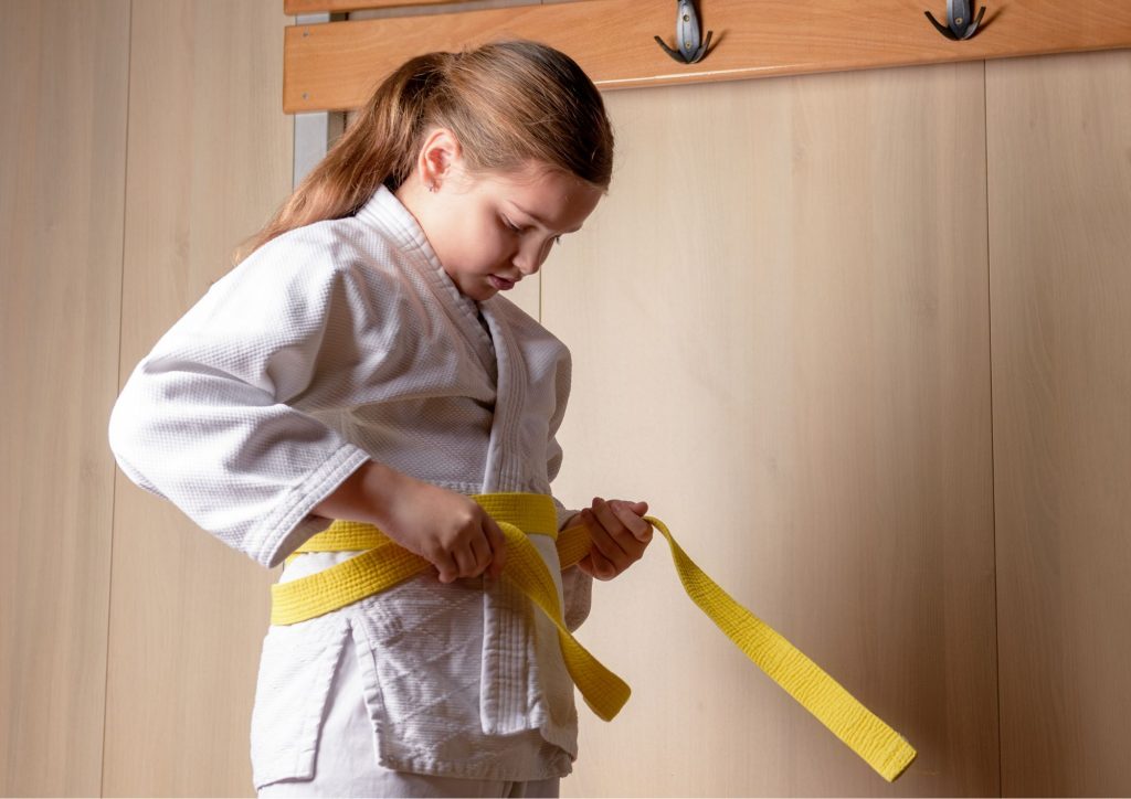 enfant qui pratique le judo en activité parascolaire