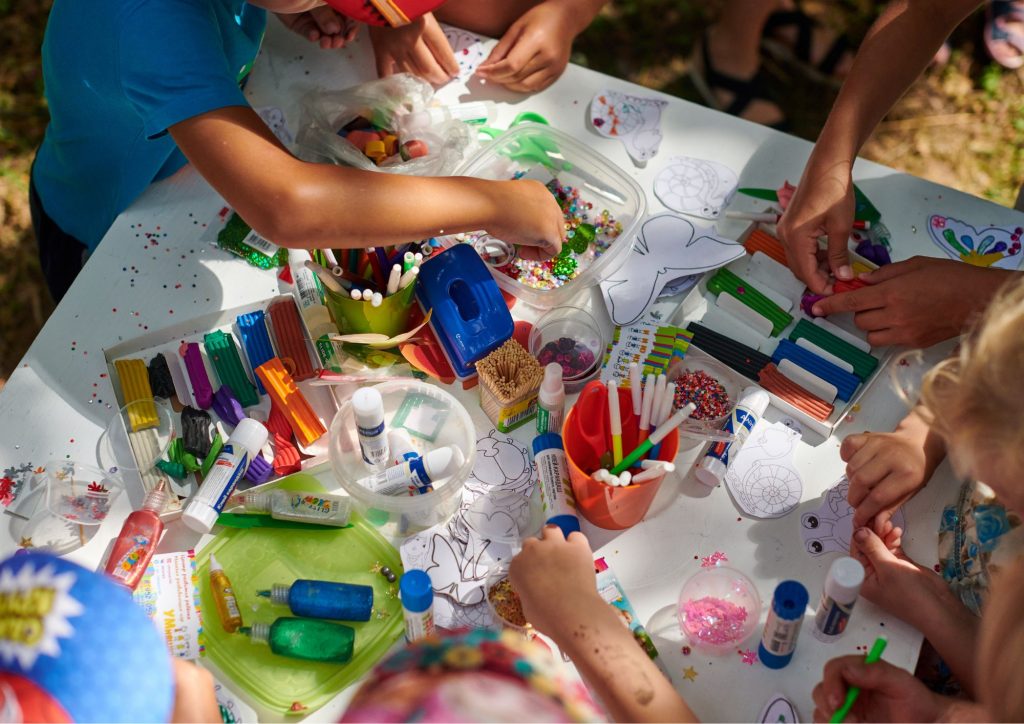 activités créatives enfants anniversaire ©Canva Pro