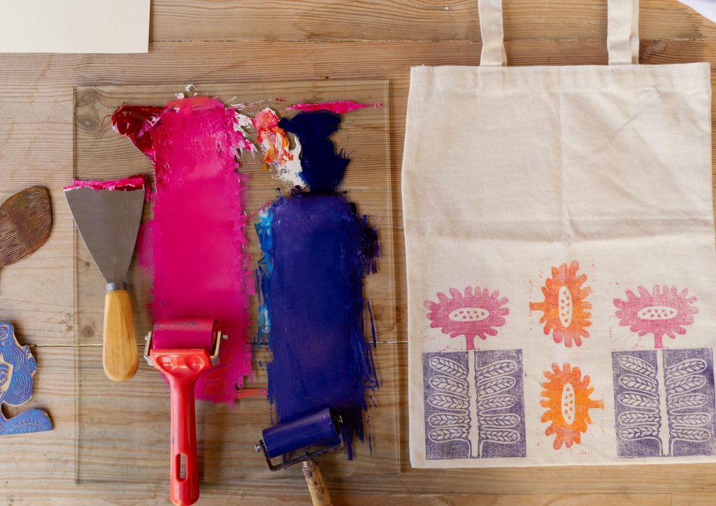 goodie bag en tissu pour anniversaire enfant DIY ©Canva Pro