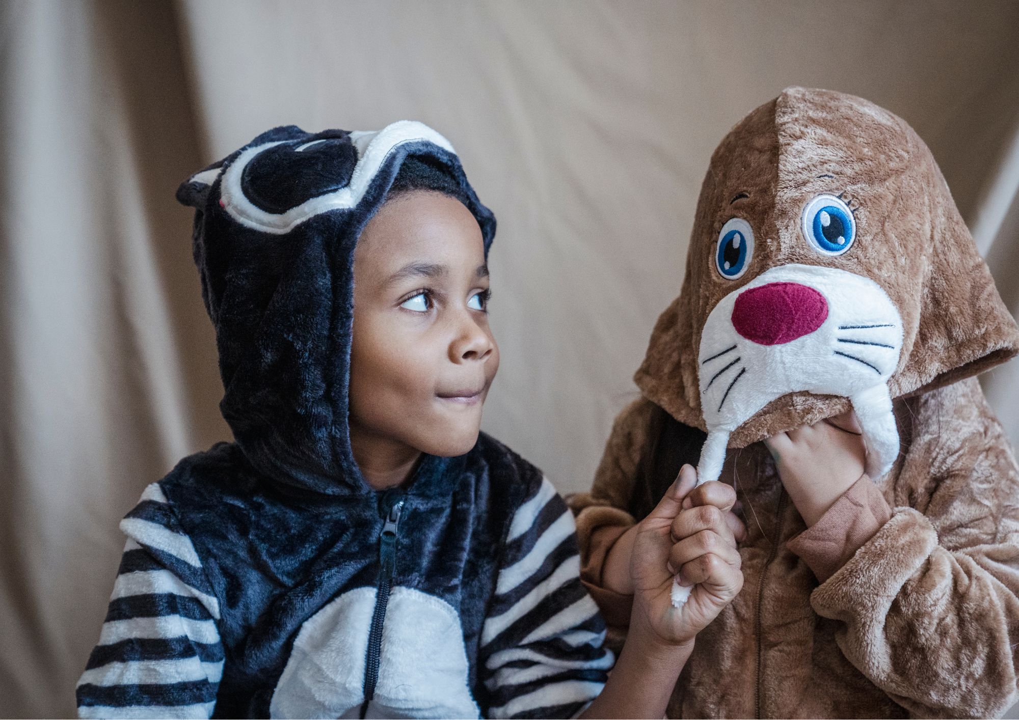 Déguisements d'enfant : derrière le jeu, l'exploration des émotions - Hello  Merlin, image size:2000x1414