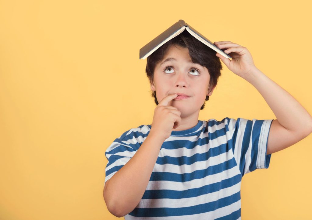 enfant qui fait des choix