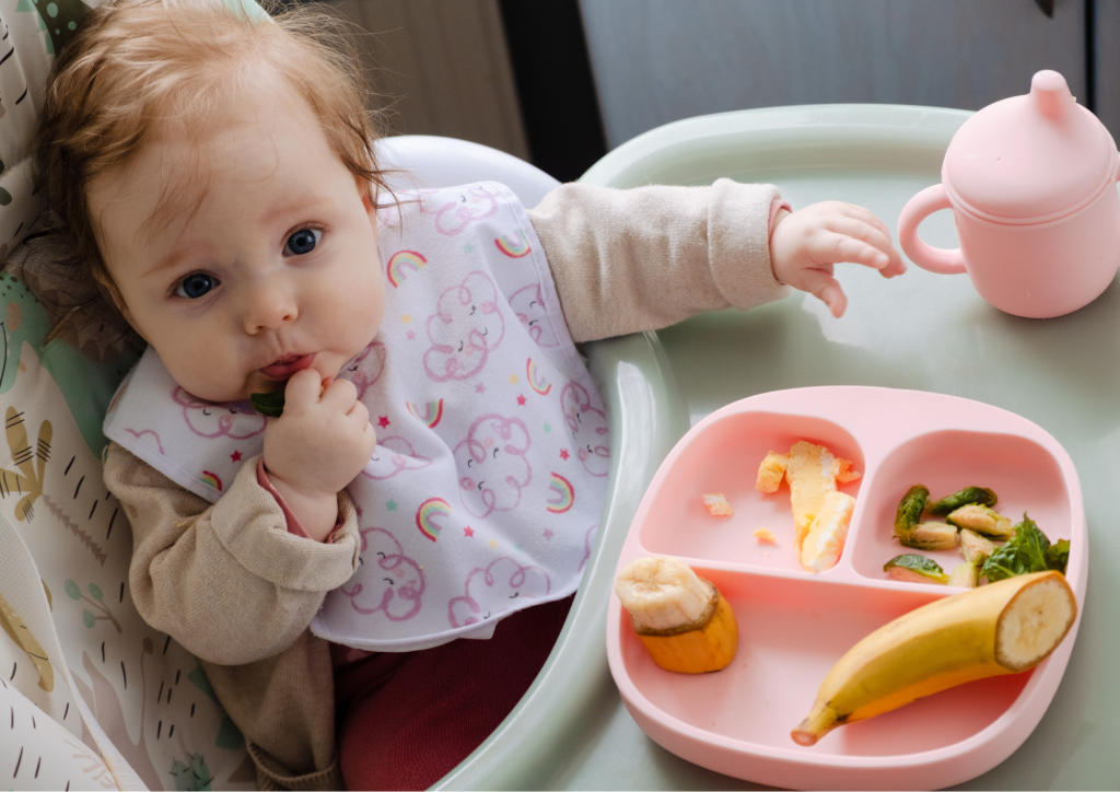 DME bébé qui mange seul
