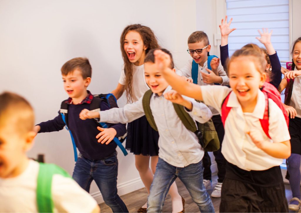 enfants turbulents à l'école