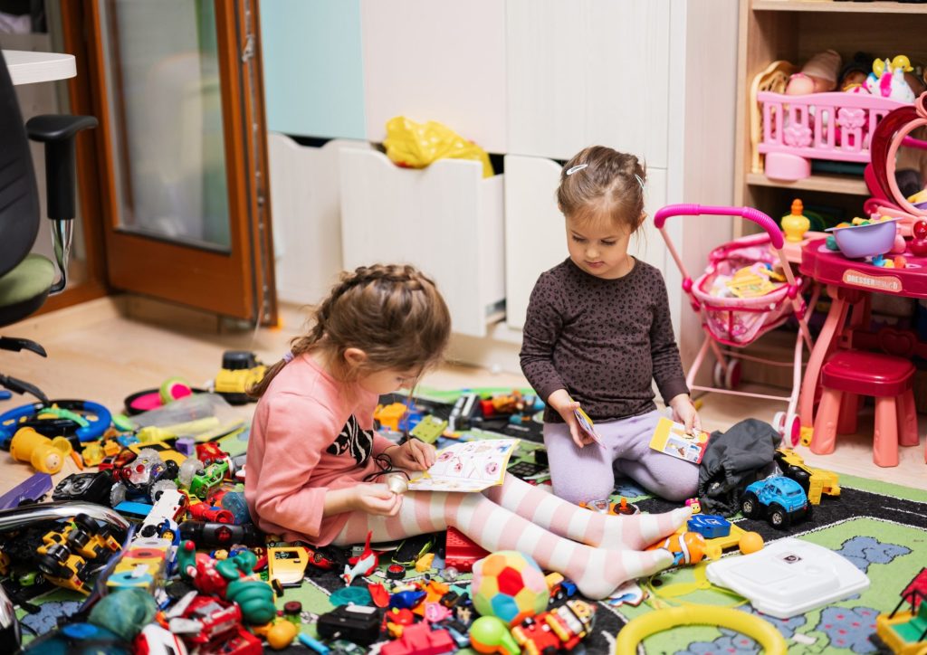 trop plein de jouets surstimulation