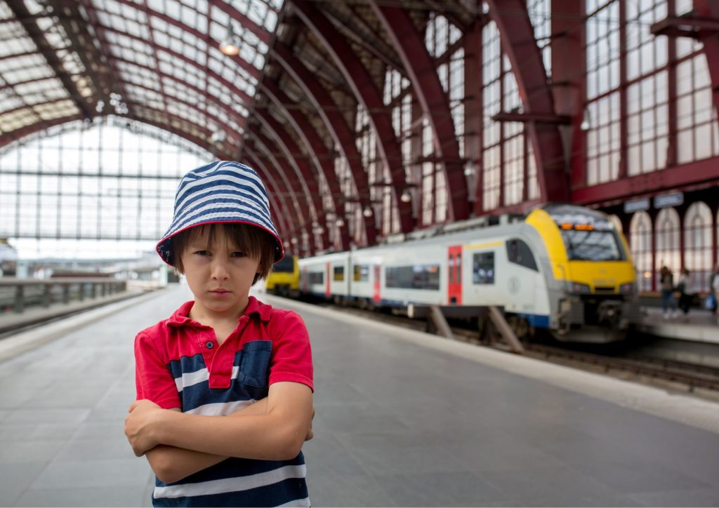 enfant fâché de patienter