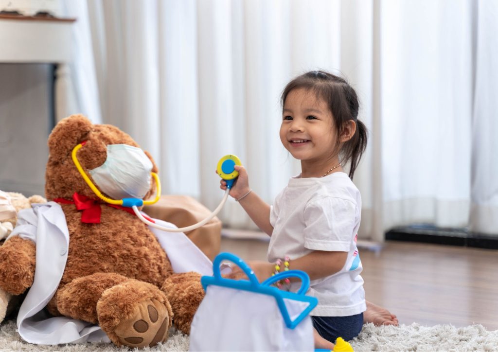 enfant qui s'occupe pendant l'attente