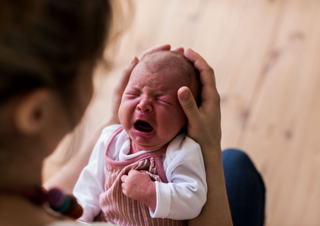 nourrisson en pleurs